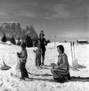 famiglia (Positivo) di Foto Elisabeth Fuchs-Hauffen, Überlingen/Bodensee,Fuchs-Hauffen, Elisabeth (1977/03/01 - 1977/03/31)