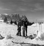 famiglia (Positivo) di Foto Elisabeth Fuchs-Hauffen, Überlingen/Bodensee,Fuchs-Hauffen, Elisabeth (1977/03/01 - 1977/03/31)