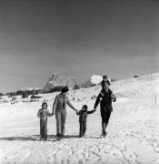 famiglia (Positivo) di Foto Elisabeth Fuchs-Hauffen, Überlingen/Bodensee,Fuchs-Hauffen, Elisabeth (1977/03/01 - 1977/03/31)