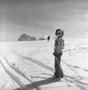 Skifahrer (Positivo) di Foto Elisabeth Fuchs-Hauffen, Überlingen/Bodensee,Fuchs-Hauffen, Elisabeth (1977/03/01 - 1977/03/31)