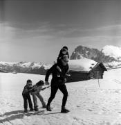 famiglia (Positivo) di Foto Elisabeth Fuchs-Hauffen, Überlingen/Bodensee,Fuchs-Hauffen, Elisabeth (1977/03/01 - 1977/03/31)