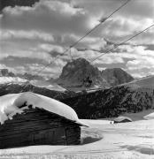 Skifahrer (Positivo) di Foto Elisabeth Fuchs-Hauffen, Überlingen/Bodensee,Fuchs-Hauffen, Elisabeth (1977/03/01 - 1977/03/31)