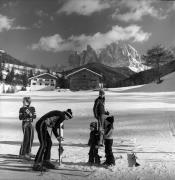 famiglia (Positivo) di Foto Elisabeth Fuchs-Hauffen, Überlingen/Bodensee,Fuchs-Hauffen, Elisabeth (1977/03/01 - 1977/03/31)