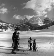 famiglia (Positivo) di Foto Elisabeth Fuchs-Hauffen, Überlingen/Bodensee,Fuchs-Hauffen, Elisabeth (1977/03/01 - 1977/03/31)
