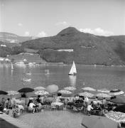 Lido Kalterer See (Positivo) di Foto Elisabeth Fuchs-Hauffen, Überlingen/Bodensee,Fuchs-Hauffen, Elisabeth (1970/07/01 - 1970/07/31)