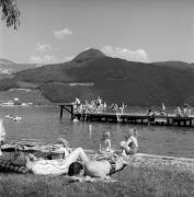 Lido Kalterer See (Positivo) di Foto Elisabeth Fuchs-Hauffen, Überlingen/Bodensee,Fuchs-Hauffen, Elisabeth (1970/07/01 - 1970/07/31)