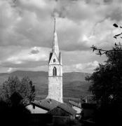 Kirche Kaltern Mitterdorf St. Katharina (Positivo) di Foto Elisabeth Fuchs-Hauffen, Überlingen/Bodensee,Fuchs-Hauffen, Elisabeth (1970/10/01 - 1970/10/31)