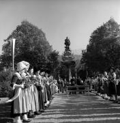 Marketenderin (Positivo) di Foto Elisabeth Fuchs-Hauffen, Überlingen/Bodensee,Fuchs-Hauffen, Elisabeth (1970/10/01 - 1970/10/31)