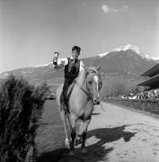 Pferderennen (Positivo) di Foto Elisabeth Fuchs-Hauffen, Überlingen/Bodensee,Fuchs-Hauffen, Elisabeth (1969/04/01 - 1969/04/43)