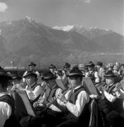 Pferderennen (Positivo) di Foto Elisabeth Fuchs-Hauffen, Überlingen/Bodensee,Fuchs-Hauffen, Elisabeth (1969/04/01 - 1969/04/43)