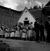 Fronleichnam (Positivo) di Foto Elisabeth Fuchs-Hauffen, Überlingen/Bodensee,Fuchs-Hauffen, Elisabeth (1970/06/01 - 1970/06/63)