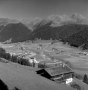 Bauernhof Gsies (Positivo) di Foto Elisabeth Fuchs-Hauffen, Überlingen/Bodensee,Fuchs-Hauffen, Elisabeth (1970/10/01 - 1970/10/31)