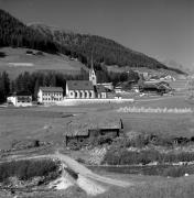 Kirche St. Magdalena in St. Magdalena Gsies (Positivo) di Foto Elisabeth Fuchs-Hauffen, Überlingen/Bodensee,Fuchs-Hauffen, Elisabeth (1970/10/01 - 1970/10/31)