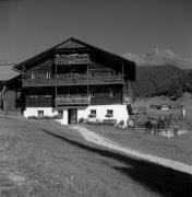 Bauernhof Gsies (Positivo) di Foto Elisabeth Fuchs-Hauffen, Überlingen/Bodensee,Fuchs-Hauffen, Elisabeth (1970/10/01 - 1970/10/31)