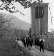 Tracht: Dorf Tirol (Positivo) di Foto Elisabeth Fuchs-Hauffen, Überlingen/Bodensee,Fuchs-Hauffen, Elisabeth (1970/05/01 - 1970/05/31)