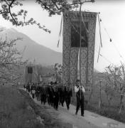 Tracht: Dorf Tirol (Positivo) di Foto Elisabeth Fuchs-Hauffen, Überlingen/Bodensee,Fuchs-Hauffen, Elisabeth (1970/05/01 - 1970/05/31)