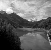 Stausee (Positivo) di Foto Elisabeth Fuchs-Hauffen, Überlingen/Bodensee,Fuchs-Hauffen, Elisabeth (1968/09/01 - 1968/09/93)