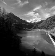 Stausee (Positivo) di Foto Elisabeth Fuchs-Hauffen, Überlingen/Bodensee,Fuchs-Hauffen, Elisabeth (1968/09/01 - 1968/09/93)