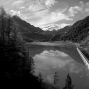 Stausee (Positivo) di Foto Elisabeth Fuchs-Hauffen, Überlingen/Bodensee,Fuchs-Hauffen, Elisabeth (1968/09/01 - 1968/09/93)