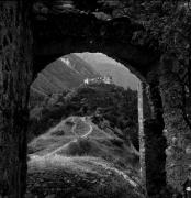 Burgruine Obermontani in Morter (Positivo) di Foto Elisabeth Fuchs-Hauffen, Überlingen/Bodensee,Fuchs-Hauffen, Elisabeth (1968/09/01 - 1968/09/93)