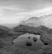 Stausee (Positivo) di Foto Elisabeth Fuchs-Hauffen, Überlingen/Bodensee,Fuchs-Hauffen, Elisabeth (1968/09/01 - 1968/09/93)