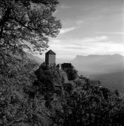 Schloss Tirol (Positivo) di Foto Elisabeth Fuchs-Hauffen, Überlingen/Bodensee,Fuchs-Hauffen, Elisabeth (1968/10/01 - 1968/10/31)