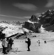 Skifahrer (Positivo) di Foto Elisabeth Fuchs-Hauffen, Überlingen/Bodensee,Fuchs-Hauffen, Elisabeth (1968/03/01 - 1968/03/31)