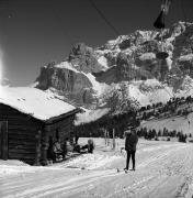 Skifahrer (Positivo) di Foto Elisabeth Fuchs-Hauffen, Überlingen/Bodensee,Fuchs-Hauffen, Elisabeth (1968/03/01 - 1968/03/31)