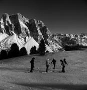 Skifahrer (Positivo) di Foto Elisabeth Fuchs-Hauffen, Überlingen/Bodensee,Fuchs-Hauffen, Elisabeth (1968/03/01 - 1968/03/31)