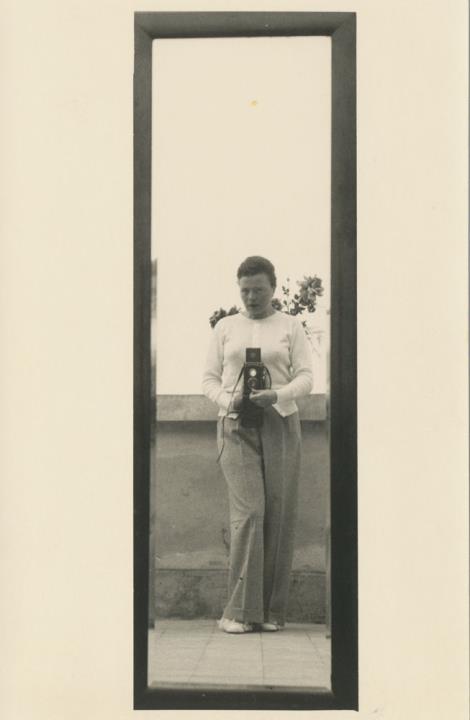 ritratto di donna (Positivo) di Klaber-Thusek, Regina (1950/01/01 - 1960/12/31)