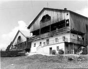 Bauernhof Pustertal (Positivo) di Foto Elisabeth Fuchs-Hauffen, Überlingen/Bodensee,Fuchs-Hauffen, Elisabeth (1969/07/01 - 1969/07/31)