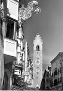 Stadttor Sterzing (Zwölferturm) (Positivo) di Foto Elisabeth Fuchs-Hauffen, Überlingen/Bodensee,Fuchs-Hauffen, Elisabeth (1968/06/01 - 1968/06/63)