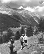 Wanderer/Ausflügler (Positivo) di Foto Elisabeth Fuchs-Hauffen, Überlingen/Bodensee,Fuchs-Hauffen, Elisabeth (1968/07/01 - 1968/07/31)