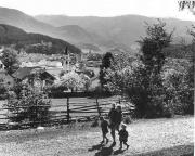 bambina (Positivo) di Foto Elisabeth Fuchs-Hauffen, Überlingen/Bodensee,Fuchs-Hauffen, Elisabeth (1969/05/01 - 1969/05/31)