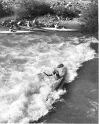 Wassersport: Kanufahren (Passer) (Positivo) di Foto Elisabeth Fuchs-Hauffen, Überlingen/Bodensee,Fuchs-Hauffen, Elisabeth (1970/05/01 - 1970/05/31)