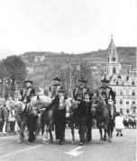 Umzug: Trachten Meran (Positivo) di Foto Elisabeth Fuchs-Hauffen, Überlingen/Bodensee,Fuchs-Hauffen, Elisabeth (1970/10/01 - 1970/10/31)