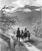 Spaziergänger (Positivo) di Foto Elisabeth Fuchs-Hauffen, Überlingen/Bodensee,Fuchs-Hauffen, Elisabeth (1972/05/01 - 1972/05/31)