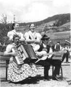 Sarner Tracht (Positivo) di Foto Elisabeth Fuchs-Hauffen, Überlingen/Bodensee,Fuchs-Hauffen, Elisabeth (1970/07/01 - 1970/07/31)