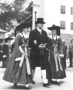 Grödner Tracht (Positivo) di Foto Elisabeth Fuchs-Hauffen, Überlingen/Bodensee,Fuchs-Hauffen, Elisabeth (1969/07/01 - 1969/07/31)