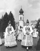 Grödner Tracht (Positivo) di Foto Elisabeth Fuchs-Hauffen, Überlingen/Bodensee,Fuchs-Hauffen, Elisabeth (1969/07/01 - 1969/07/31)