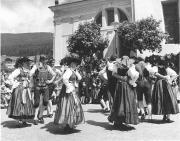 Grödner Tracht (Positivo) di Foto Elisabeth Fuchs-Hauffen, Überlingen/Bodensee,Fuchs-Hauffen, Elisabeth (1969/07/01 - 1969/07/31)