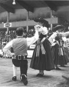 Grödner Tracht (Positivo) di Foto Elisabeth Fuchs-Hauffen, Überlingen/Bodensee,Fuchs-Hauffen, Elisabeth (1969/07/01 - 1969/07/31)