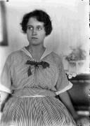 ritratto di donna (Positivo) (1916/01/01 - 1930/12/31)