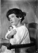 ritratto di donna (Positivo) (1918/01/01 - 1925/12/31)