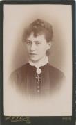 ritratto di donna (Positivo) di Knoll, Sebastian August (1890/01/01 - 1896/12/31)