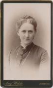 ritratto di donna (Positivo) di Wilcke, August (1860/01/01 - 1900/12/31)