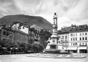 Brunnen in Bozen Waltherdenkmal (Positivo) di Bährendt, Leo (1920/01/01 - 1935/03/31)