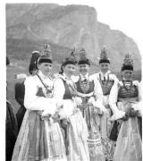 Tracht: Gröden (Positivo) di Bährendt, Leo (1902/01/01 - 1957/04/43)