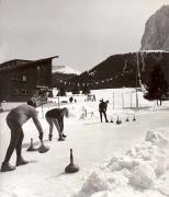 Wintersport, Eiskegeln/Eisschießen (Positivo) di Foto Tappeiner, Meran (1960/01/01 - 1989/12/31)