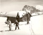 Almhütte Seiser Alm (Positivo) di Foto Fuchs-Hauffen, Überlingen (1960/01/01 - 1989/12/31)